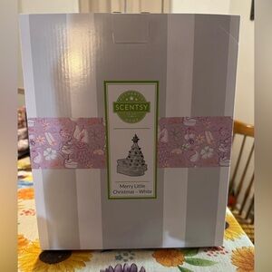 NIB Scentsy Merry Little Christmas Warmer White.